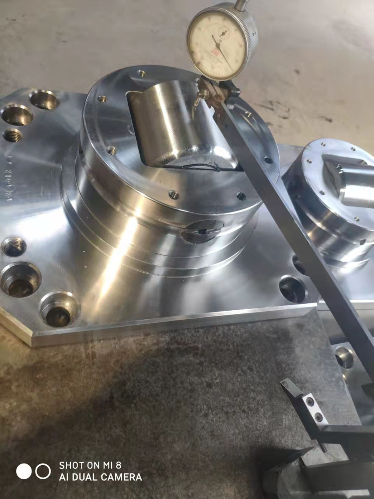 復合滾輪軸承—combined bearing， 又稱組合滾輪軸承